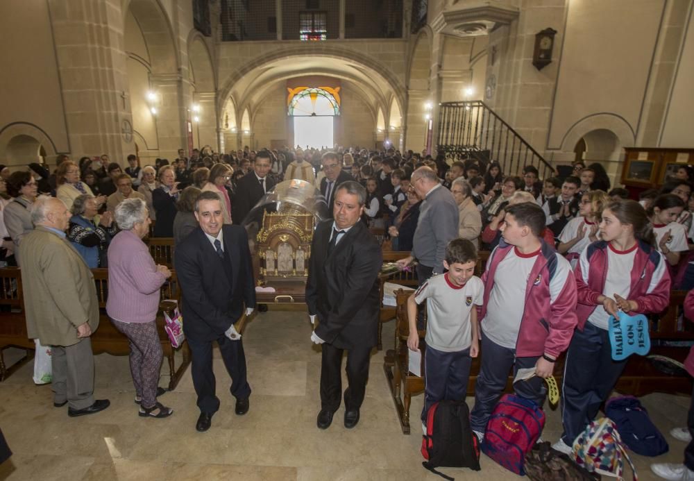 Las reliquias de Santa Teresa del Niño Jesús llegan al monasterio de Santa Faz.