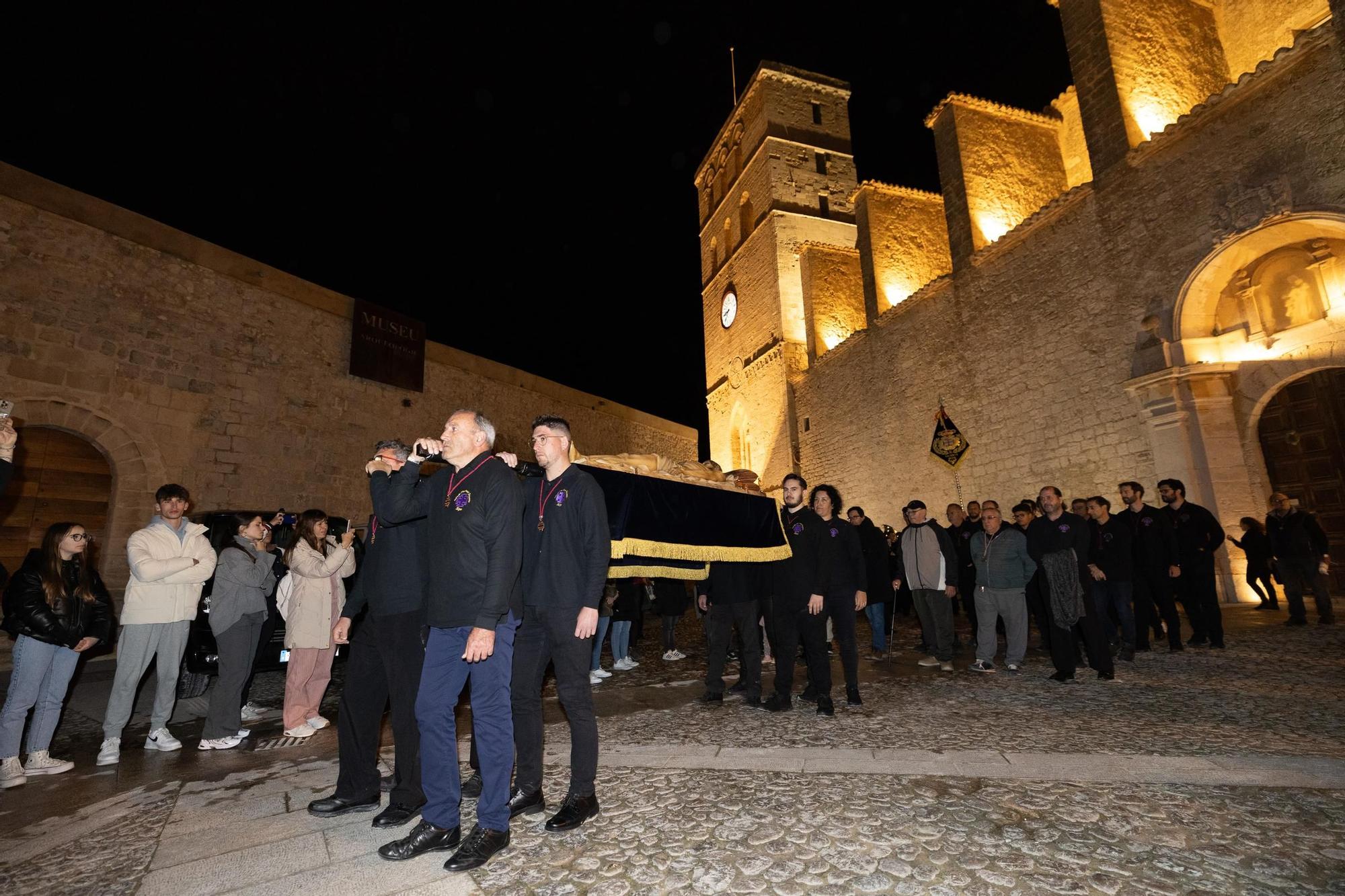 El Cristo Yacente, en la iglesia de Sant Cristòfol