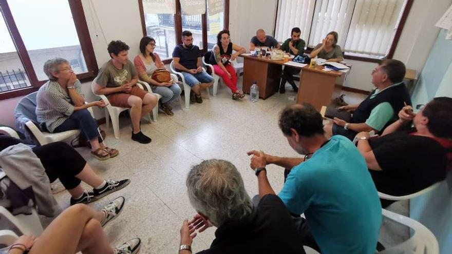 Avante celebró anoche una asamblea para analizar los temas del pleno y &quot;outros asuntos&quot;. // Santos Álvarez