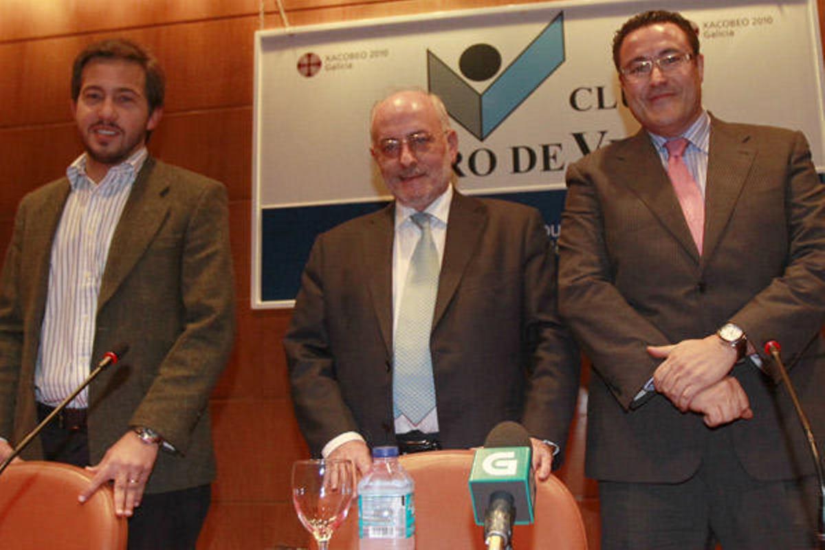 De izda. a dcha., Juan Meseguer, Benigno Blanco y el presentador, Ricardo García Machuca.  // José Lores