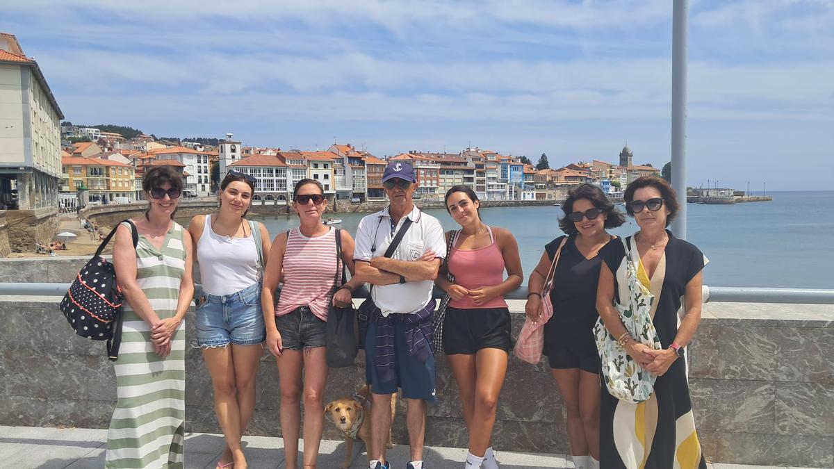 Por la izquierda; Loreto Ovies, Olaya Giadás, Maria Montero, Avelino Pito, Carmen García, Elisa López y Sonia Moro.