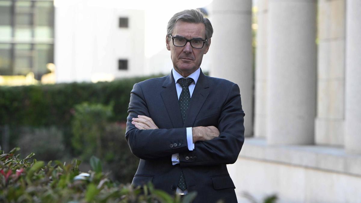 Carlos San Basilio, ayer, a las puertas del Círculo de Empresarios de Galicia.