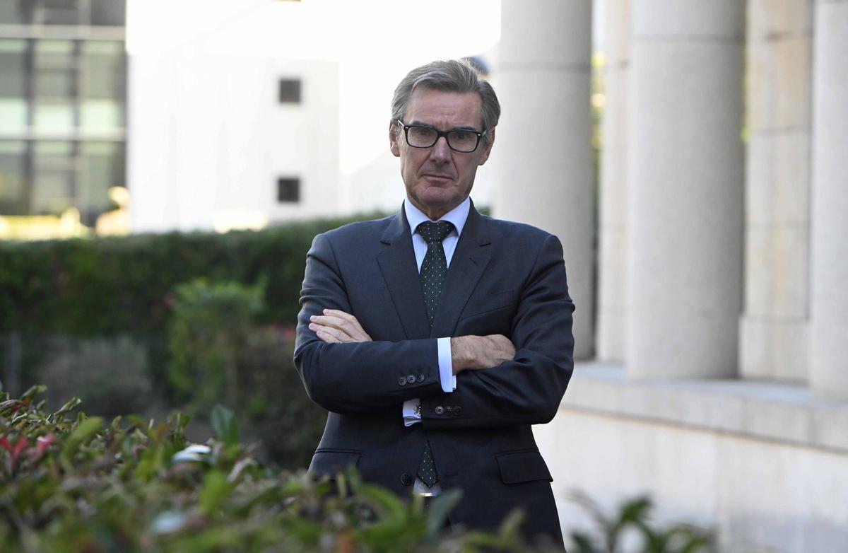 Carlos San Basilio, ayer, a las puertas del Círculo de Empresarios de Galicia.