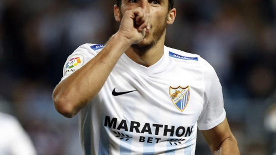 Juankar celebra el cuarto gol contra el Sevilla con una dedicatoria a su hija.