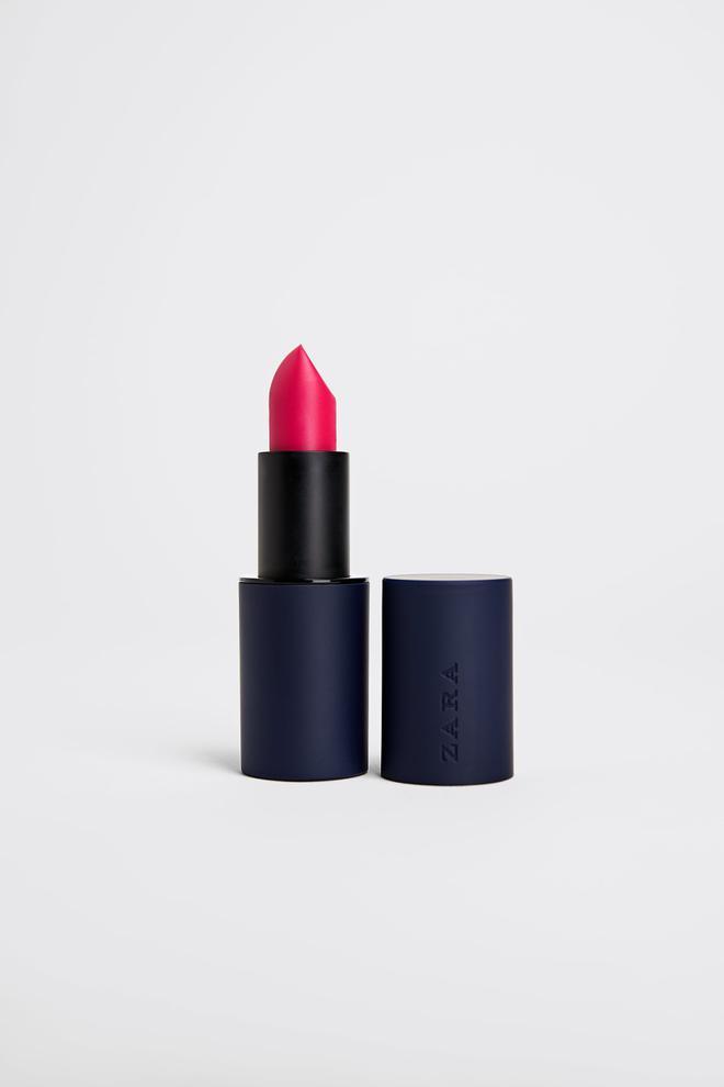 Barra de labios mate aterciopelada en color rosa de Zara