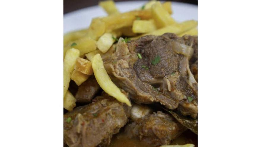 El guachinche de Tenerife que conquista paladares: ofrece cocina casera y tradición canaria