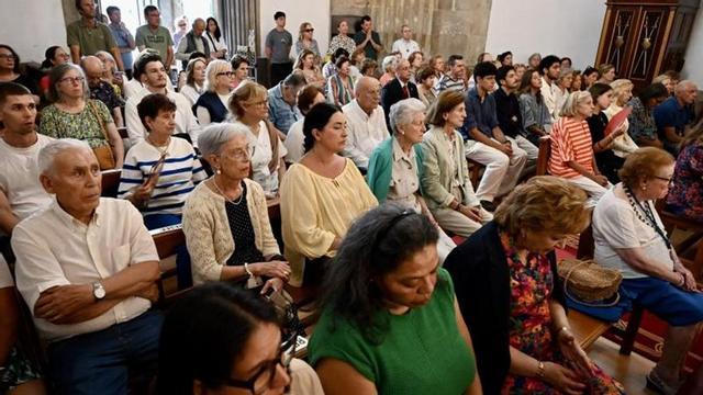 Los nuevos cofrades elevan el censo de la hermandad de La Peregrina hasta alrededor de 700 integrantes.