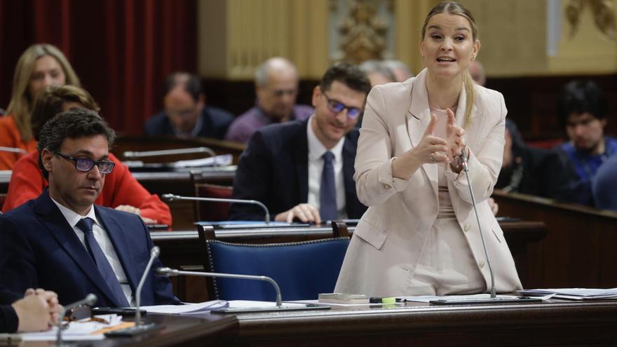 Prohens sale en defensa de Vera tras su silencio con la amenaza de Vox a los docentes