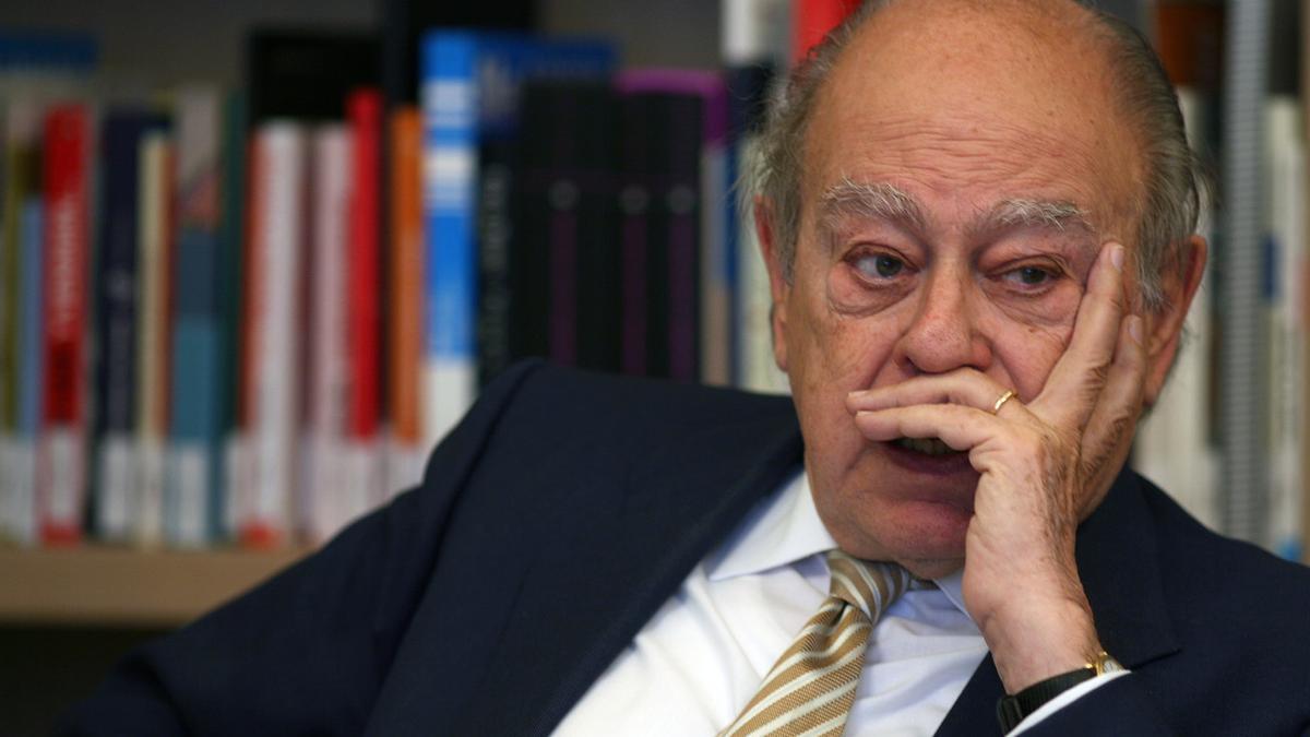 6/3/2008  BARCELONA ENTREVISTA EL EX PRESIDENTE DE LA GENERALITAT JORDI PUJOL FOTO AGUSTI CARBONELL  2008 / Pujol, durante una entrevista celebrada en su despacho de expresident de la Generalitat.