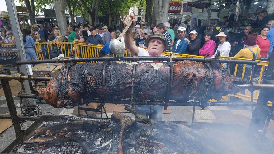 Valleseco reparte 200 kilos de cochino por San Vicente