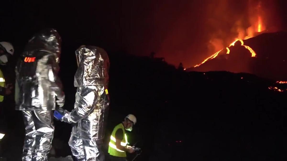 Medición de temperatura en la colada del volcán de La Palma