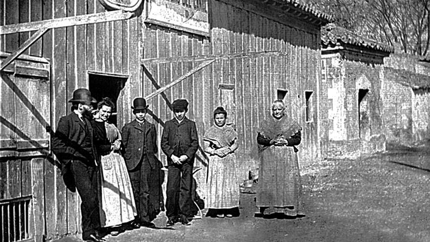 Estanco del Merendero del Canal abastecido por la Compañía Arrendataria de Tabacos. Estaba situado en la playa de Torrero, margen izquierda del Canal Imperial de Aragón