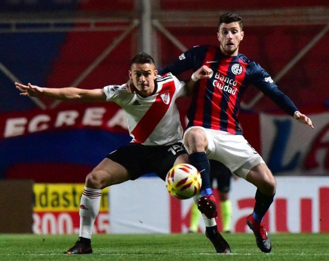 Las promesas que sigue el FC Barcelona en Sudamérica: Marco Senesi (San Lorenzo). Defensa central. 21 años. Estatura: 1,84 cm. Peso: 80 kg.