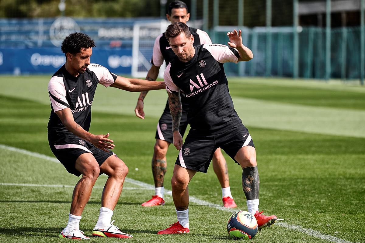 Las mejores imágenes del primer entrenamiento de Messi con el PSG Las mejores imágenes del primer entrenamiento de Messi con el PSG