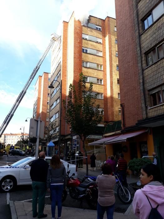 Espectacular incendio en Avilés