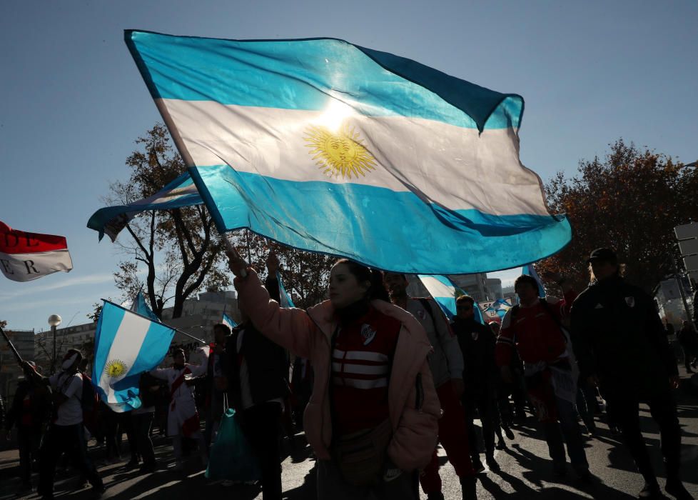 Las aficiones de River y Boca llenan Madrid