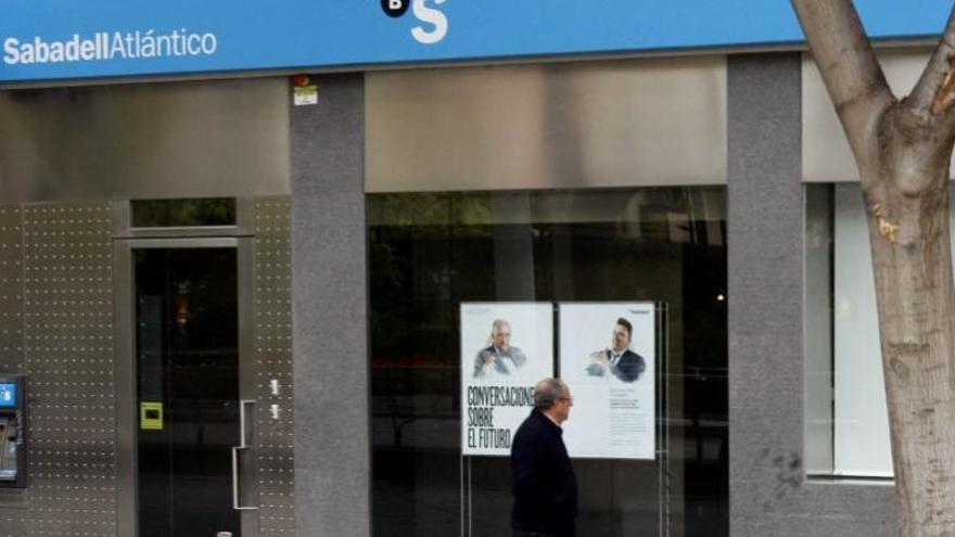 Fachada del Banco Sabadell en Murcia