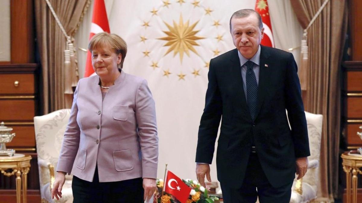 El presidente turco, Recep Tayyip ERdogan, y la cancllera alemana, Angela Merkel, el pasado día 2 de febrero tras una reunión en Ankara.