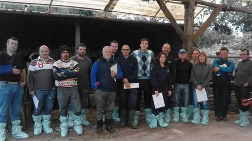 Ganaderos asistentes a los cursos de Llanera.