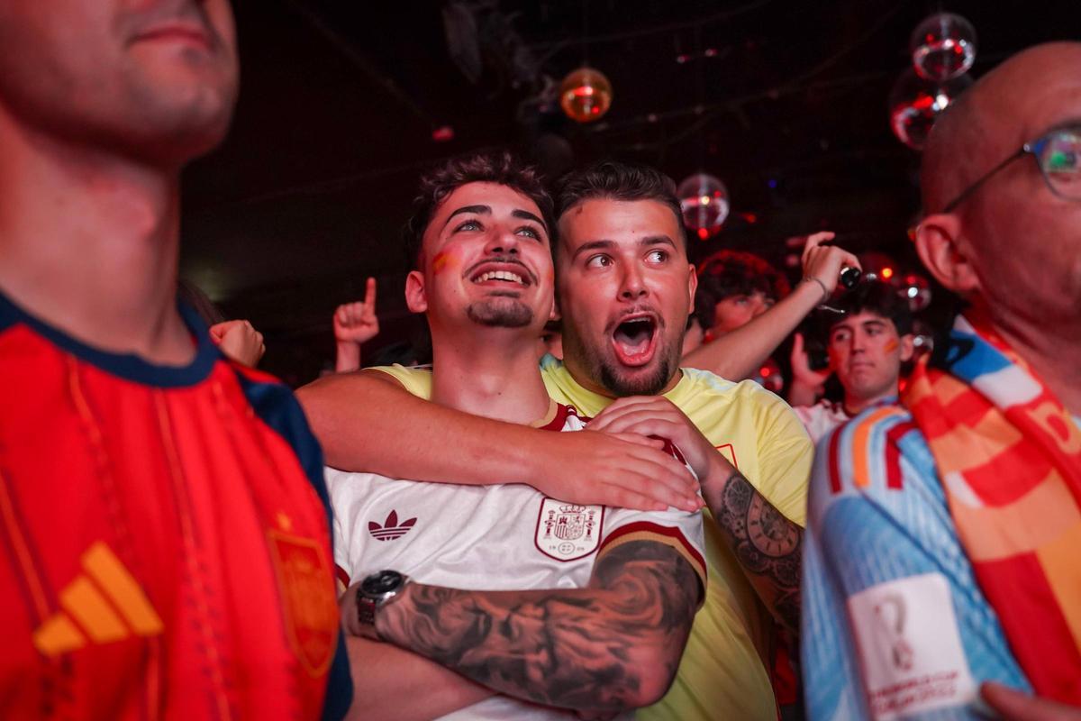Así se vive el Mundial 2026, partido España contra Francia en la discoteca Bling Bling.