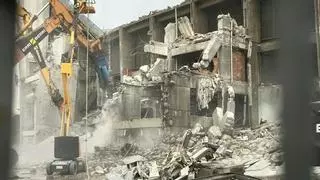 Las excavadoras se comen y destruyen el viejo Camp Nou