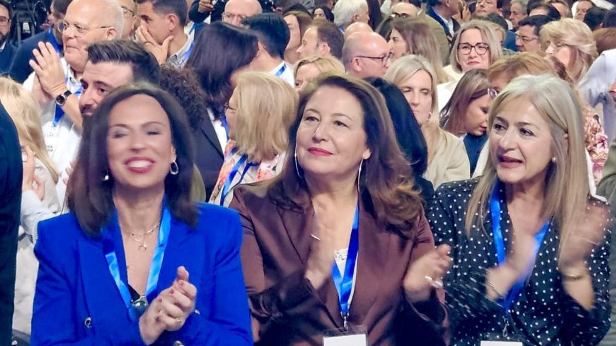 La consejera de Fomento, Rocío Díaz, la eurodiputada Carmen Crespo y la consejera de Cultura y Deporte, Patricia del Pozo, durante la 27 Interparlamentaria del PP en Sevilla.