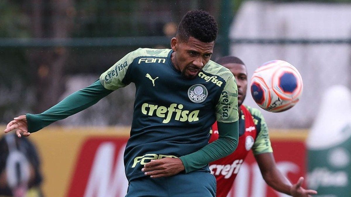 Matheus Fernandes, con la camiseta del Palmeiras.