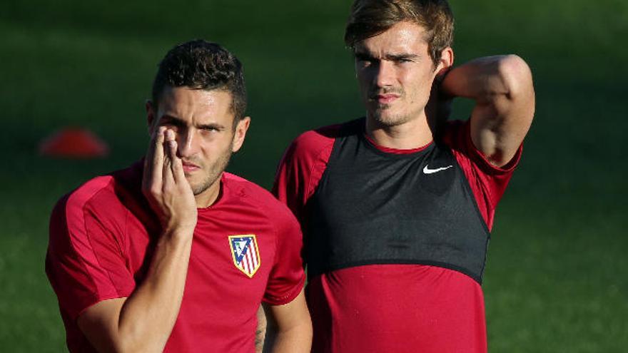 Koke y Griezmann en el entrenamiento de ayer en Majadahonda.