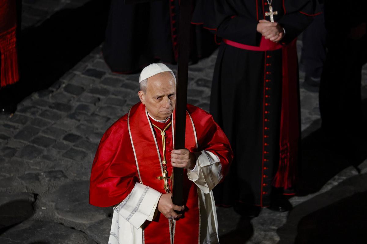 Las imágenes del primer Vía Crucis del pontificado del Papa León XIV.