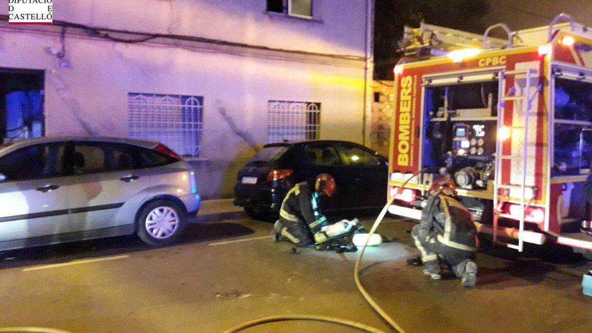 Dos heridos por inhalación de humo tras un incendio en una vivienda en Benicarló