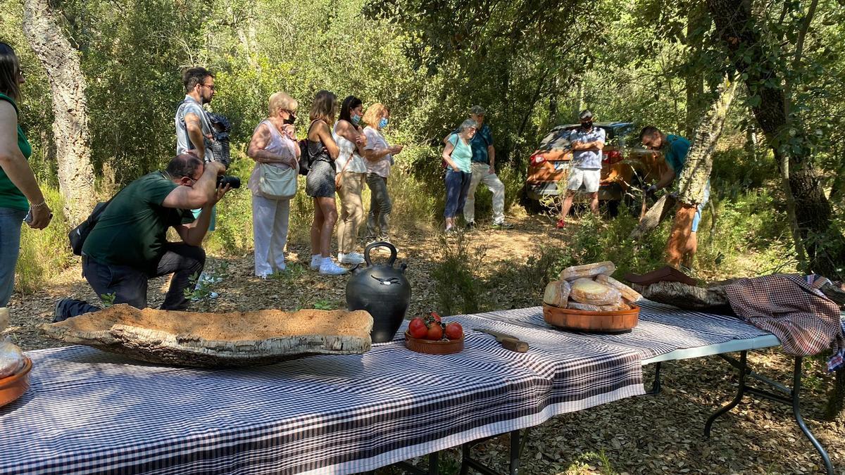 Una demostració feta en el marc de l’activitat &quot;De l&#039;arbre al tap, del tap a taula&quot;.