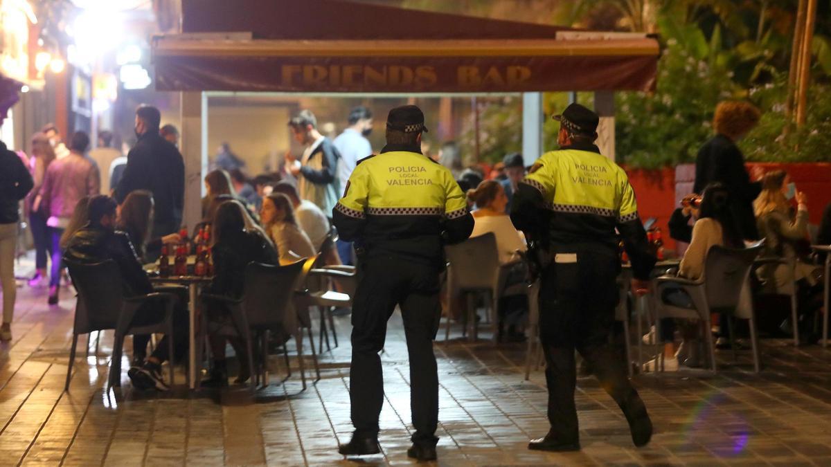 La policía peinó las zonas de ocio, tanto las controladas como las clandestinas.