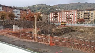 La contrata ya perfora en busca de terreno firme para asentar el futuro cuartel de la Guardia Civil de Mieres