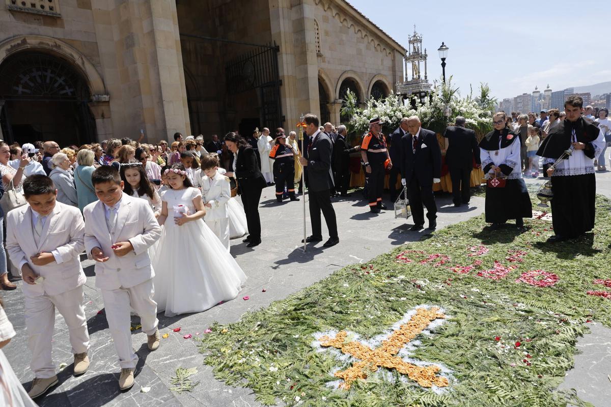 En imágenes: Gijón se anima con el Corpus Christi en plena fiebre por León XIV En imágenes: Gijón se anima con el Corpus Christi en plena fiebre por León XIV