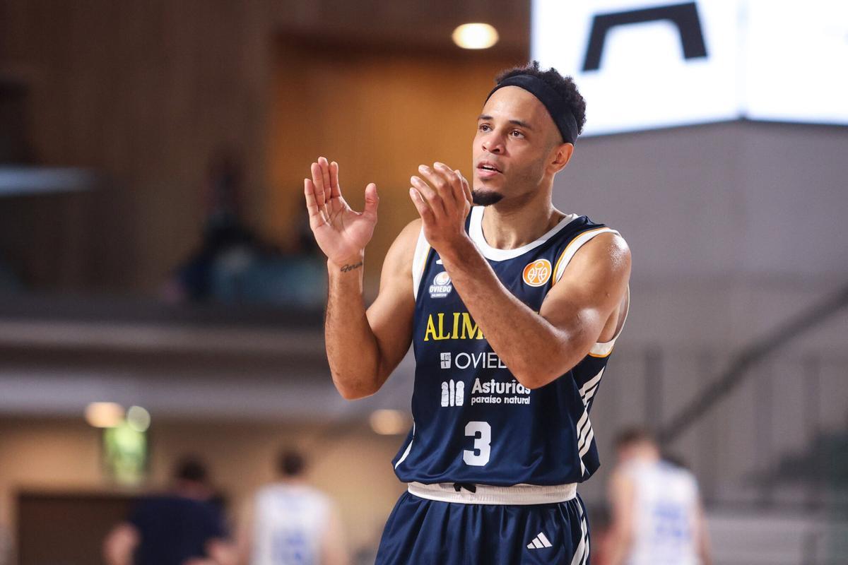 Marques Townes durante un partido del Alimerka Oviedo Baloncesto