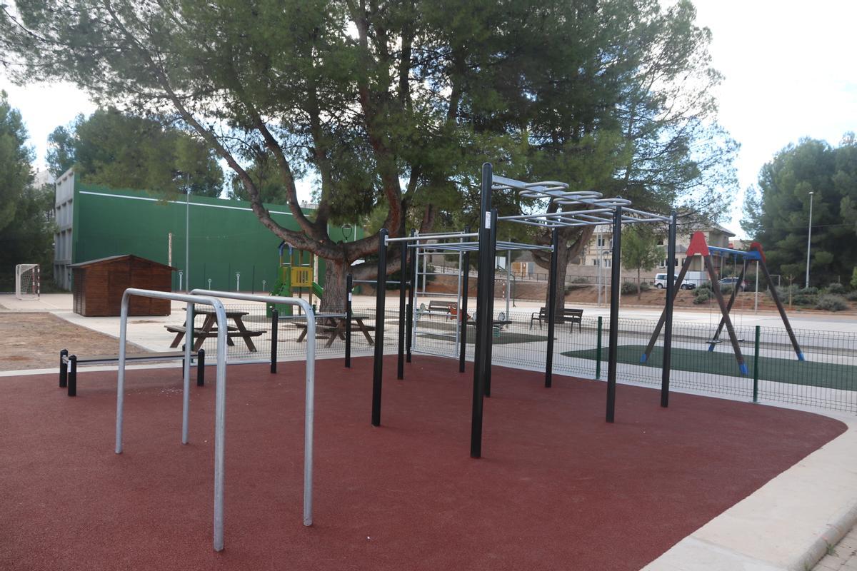 El parque de la urbanización de El Pantano cuenta con una zona para 'street workout' y calistenia.