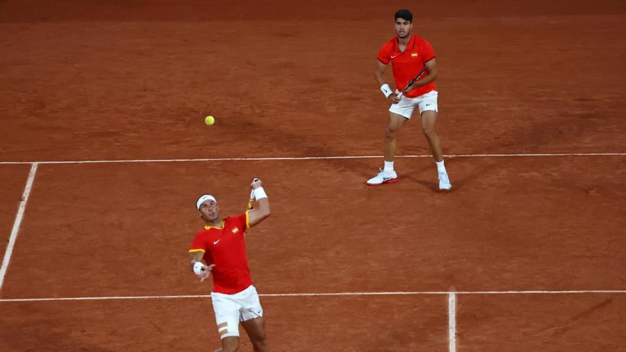 Rafa Nadal y Carlos Alcaraz juegan su primer partido de dobles en los Juegos Olímpicos de París.