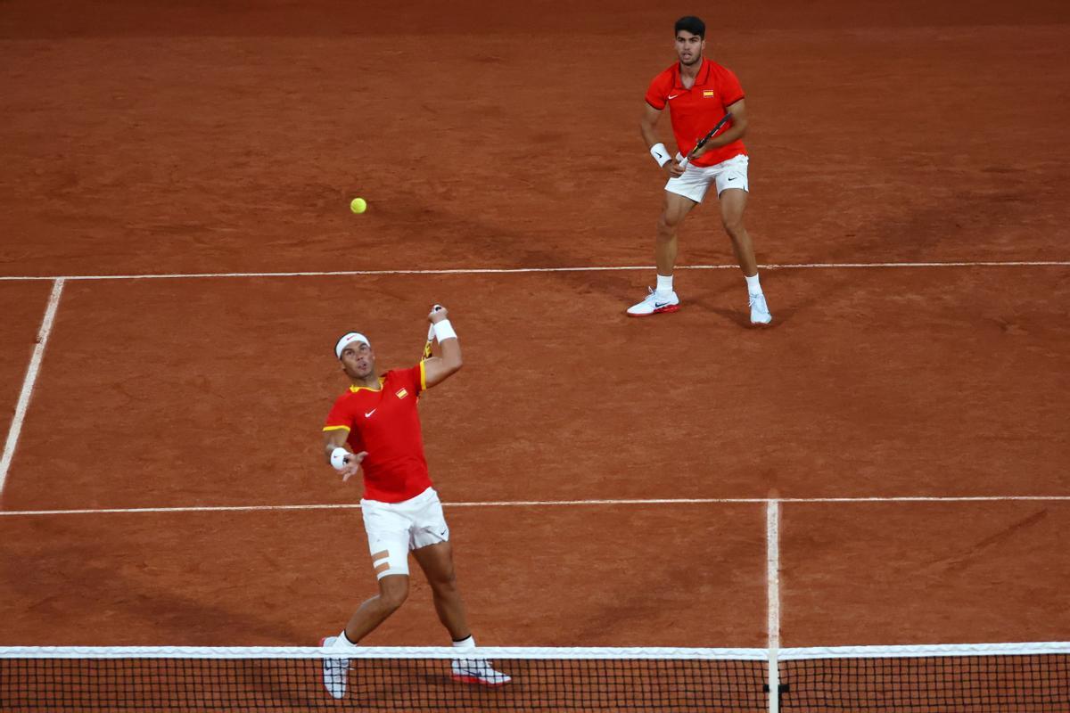 Rafa Nadal y Carlos Alcaraz juegan su primer partido de dobles en los Juegos Olímpicos de París.