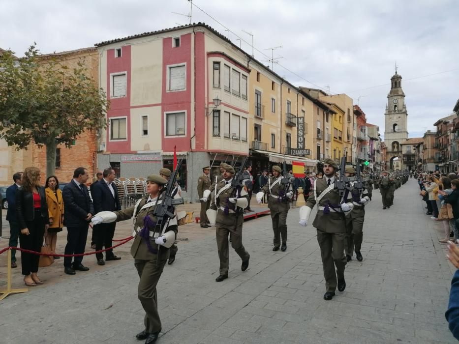 Toro rinde homenaje a la bandera