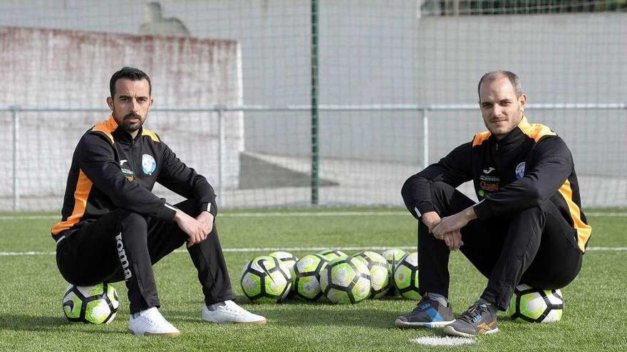 La dupla de goleadores del Cogal Rodeiro, ayer, en el estadio de A Raña. // Bernabé/Javier Lalín