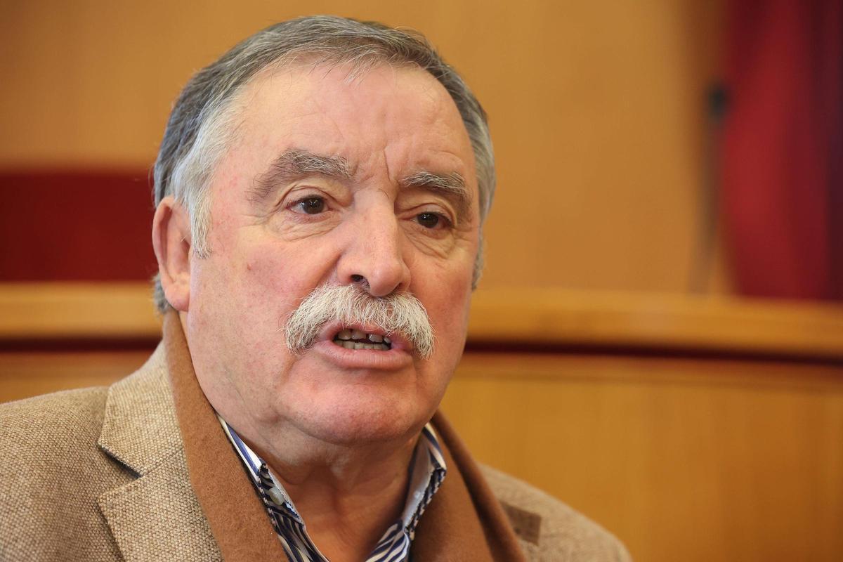 El alcalde de Oleiros celebra su absolución en el caso de la Casa Carniero