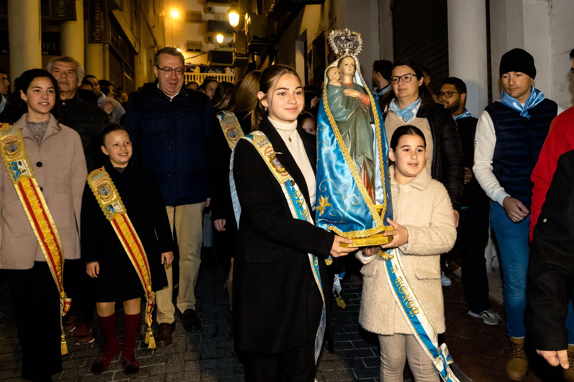 Devoción en Benidorm en la procesión de L'Alba