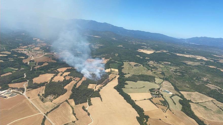 Els Bombers donen per controlat un petit focus secundari de l&#039;incendi de Vilanant