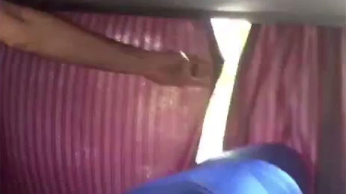 ¡Bochornosas imágenes! El ataque al autocar del Boca visto desde dentro