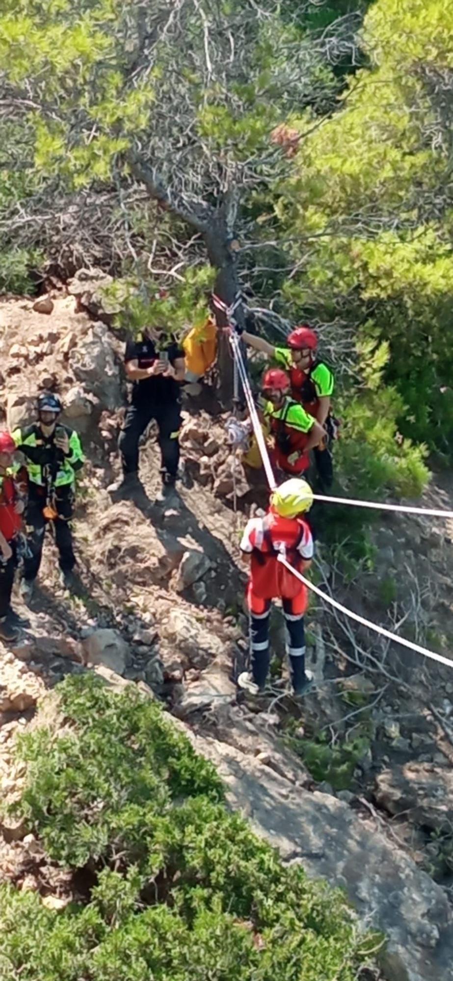 Herido grave un hombre al caer de una altura de 12 metros en Ibiza.