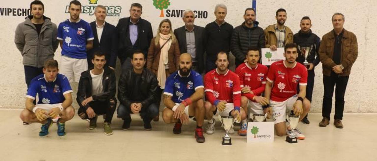 Els finalistes de la modalitat d&#039;escala i corda i de raspall, ahir al trinquet d&#039;Oliva.