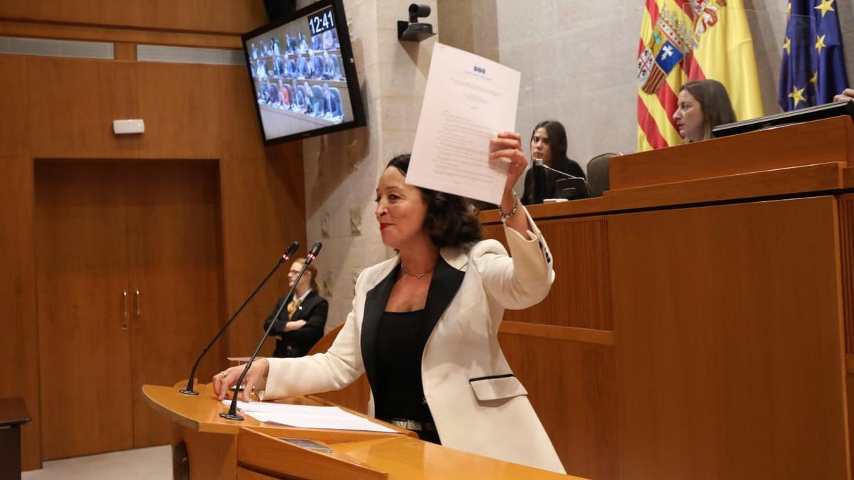 La popular Mamen Susín, durante su intervención en el debate de este viernes en las Cortes.