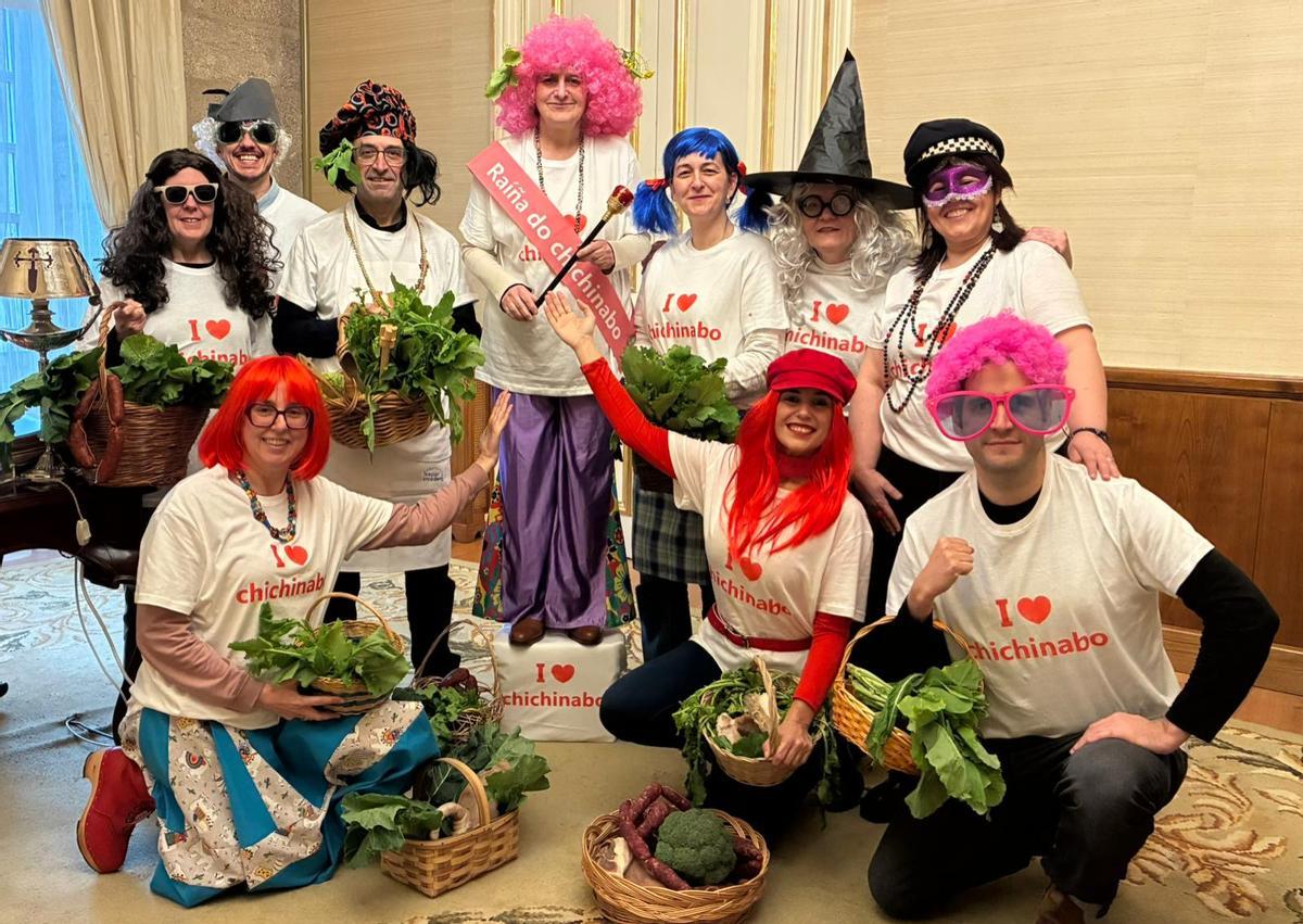 Os edís do BNG e a alcaldesa Sanmartín disfrázanse de "chichinabo", como cualifica Verea as políticas locais sobre turismo.