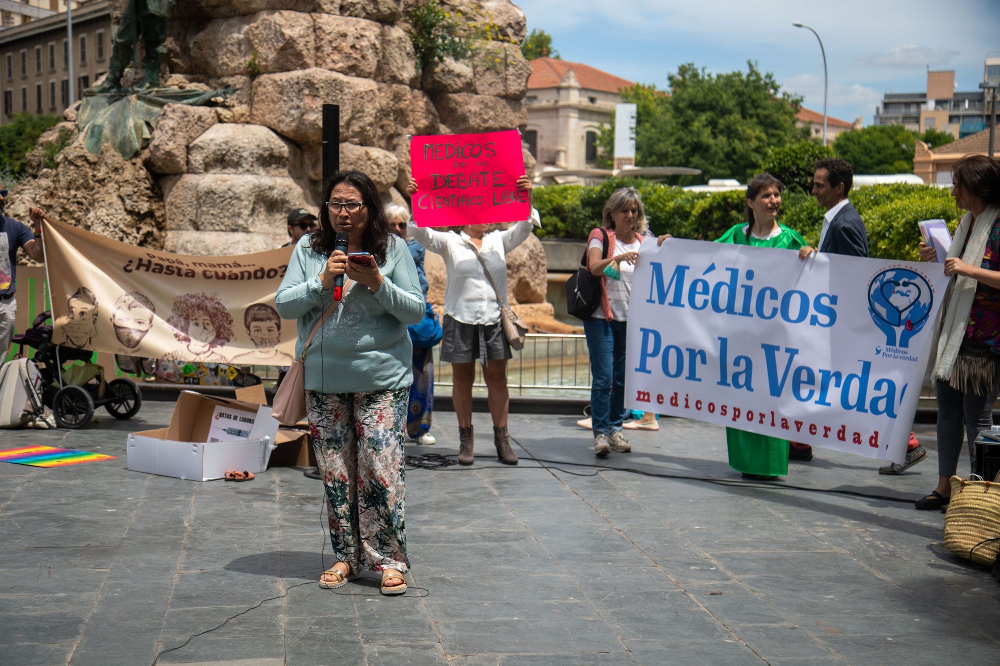 El médico negacionista de Formentera, en una manifestación antivacunas en Palma