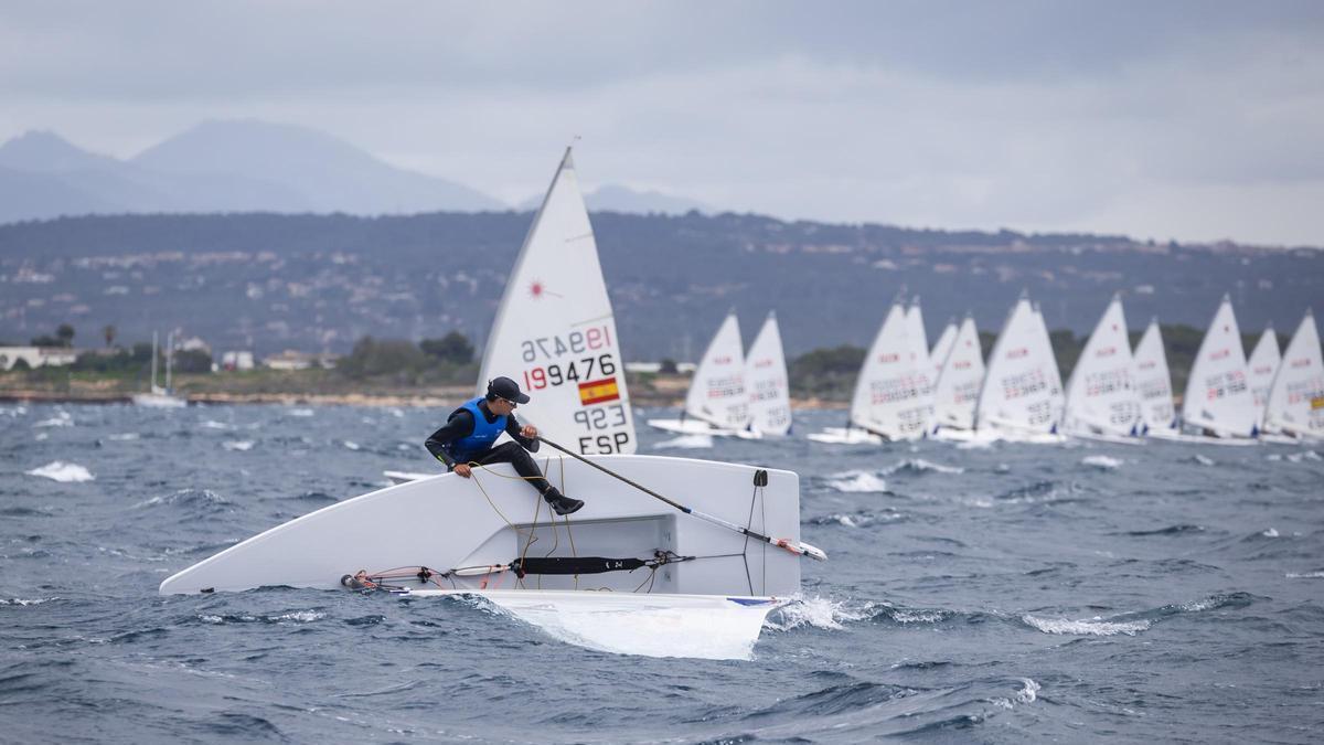 Nikko Palou y Meritxell Sitgeslideran la Setmana de la Vela-Trofeu Duran en la clase ILCA6
